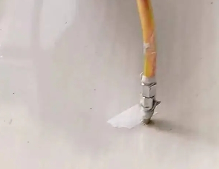 西盟瓷砖空鼓维修公司专业解答在瓷砖铺贴过程中，如果使用的砂料过粗（如全部使用了粗砂），可能会导致以下问题